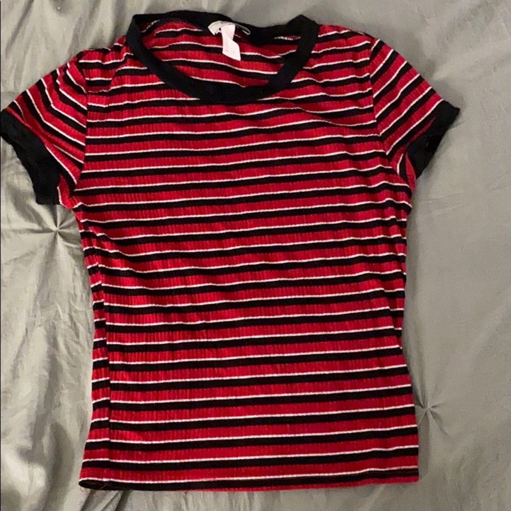Red black and white striped shirt sleeve shirt